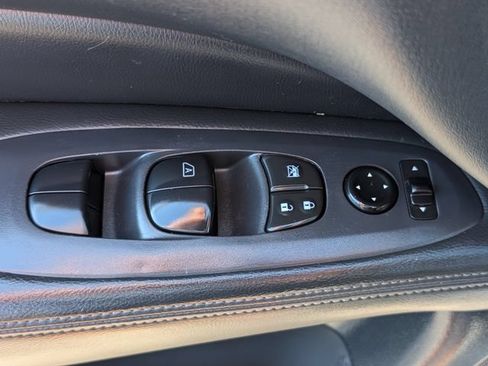 Used 2020 Nissan Pathfinder S FWD image 18