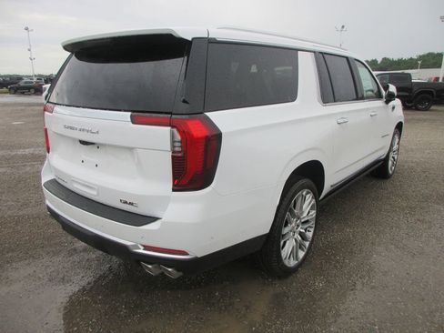 New 2026 GMC Yukon XL Denali w/ Denali Reserve Package AWD/4WD image 4