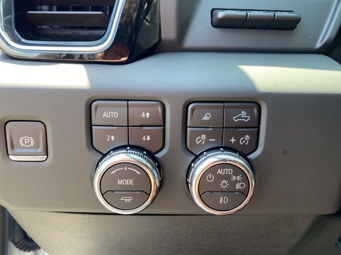 Used 2025 GMC Sierra 2500 Denali Ultimate AWD/4WD image 19