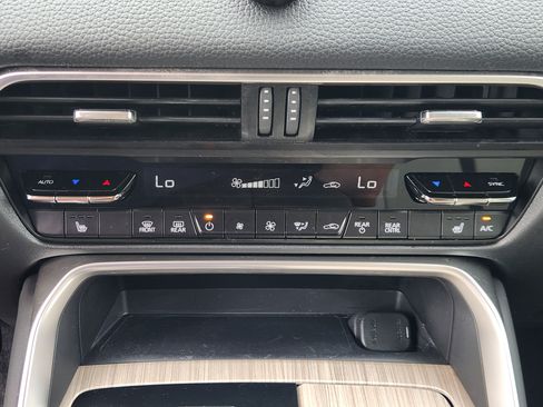 Certified 2024 MAZDA CX-90 Plug-In Hybrid w/ Preferred AWD/4WD image 22