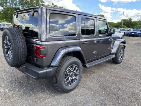 New 2026 Jeep Wrangler Unlimited Sahara AWD/4WD image 3