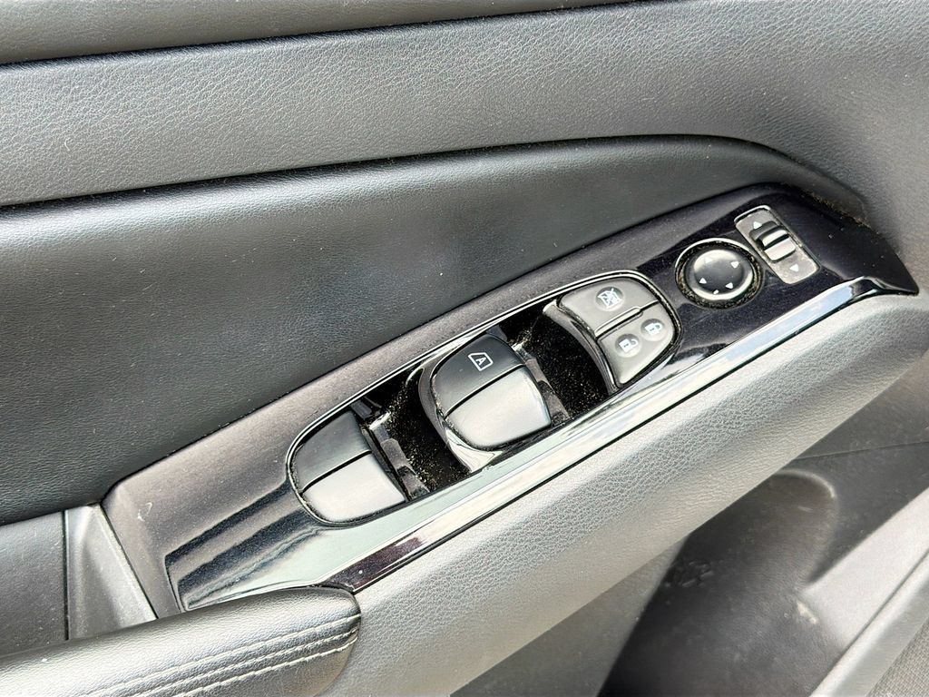 Used 2023 Nissan Altima 2.5 SV FWD image 18