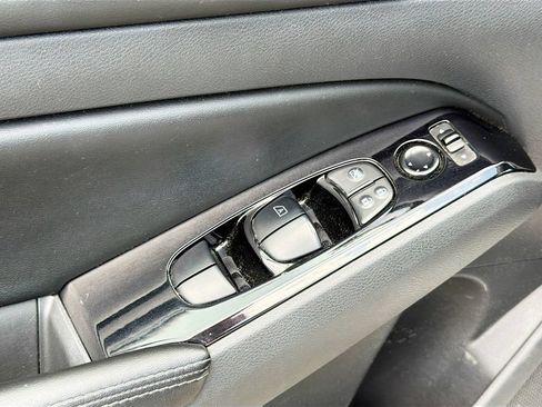 Used 2023 Nissan Altima 2.5 SV FWD image 18