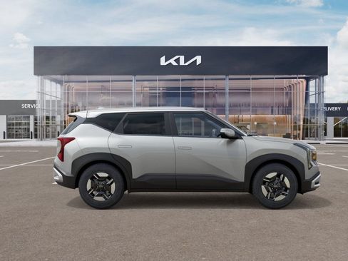 New 2027 Kia Seltos LX FWD image 7