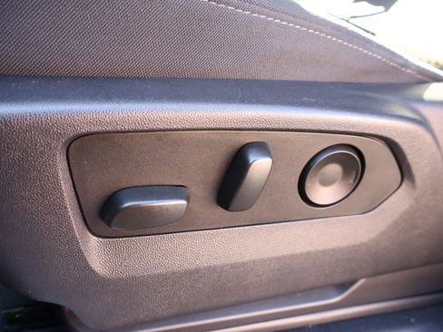 Used 2025 Chevrolet Silverado 1500 LT image 9