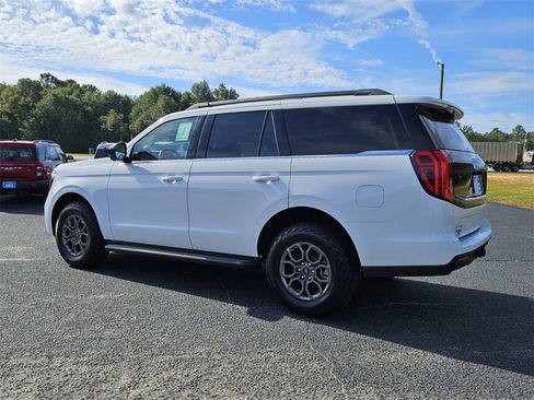 New 2025 Ford Expedition Active image 9