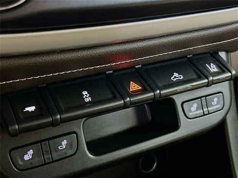 Used 2018 GMC Canyon SLT w/ Driver Alert Package image 13