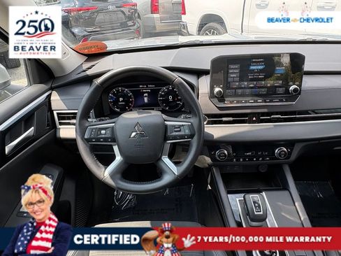 Used 2023 Mitsubishi Outlander SE FWD image 16