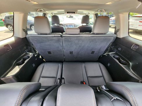 Used 2015 Toyota Highlander XLE FWD image 30