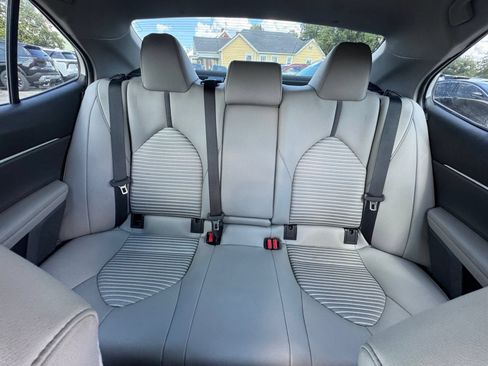 Used 2022 Toyota Camry SE w/ Convenience Package FWD image 17