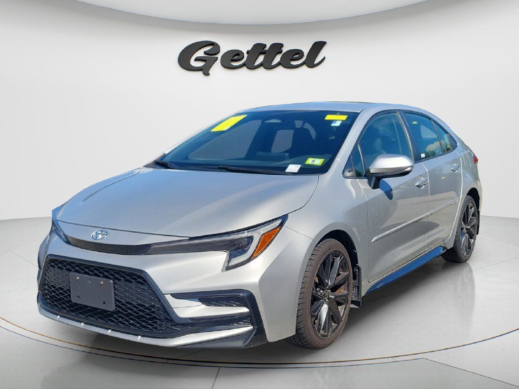 Used 2023 Toyota Corolla SE w/ Carpet Mat Package (TMS) FWD image 1