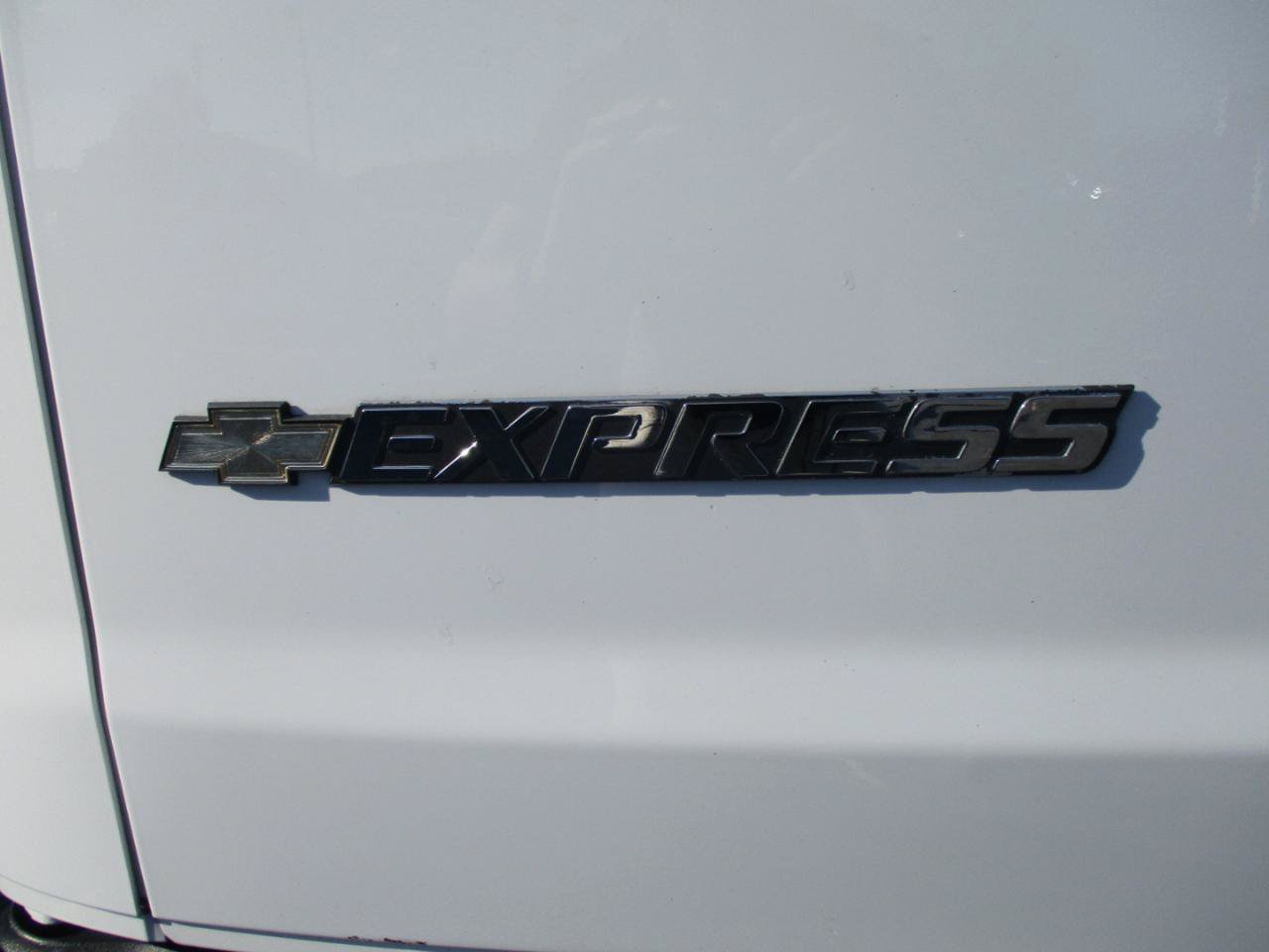 Used 2021 Chevrolet Express 2500 w/ Driver Convenience Package RWD image 18