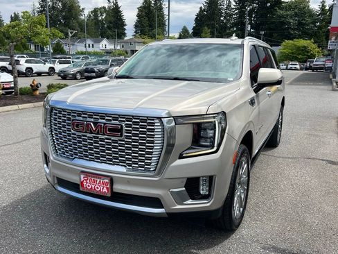 Used 2021 GMC Yukon XL Denali w/ Denali Ultimate Package AWD/4WD image 4