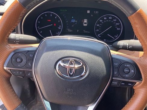 Used 2020 Toyota Avalon Limited w/ Advanced Safety Package FWD image 5