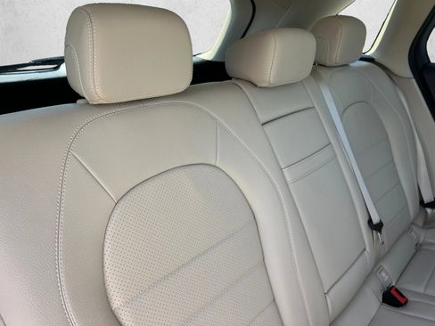 Used 2019 Mercedes-Benz GLC 300 4MATIC image 24
