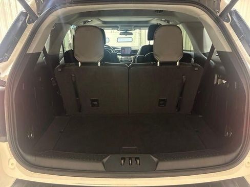 Used 2022 Ford Explorer XLT w/ Equipment Group 202A AWD/4WD image 31