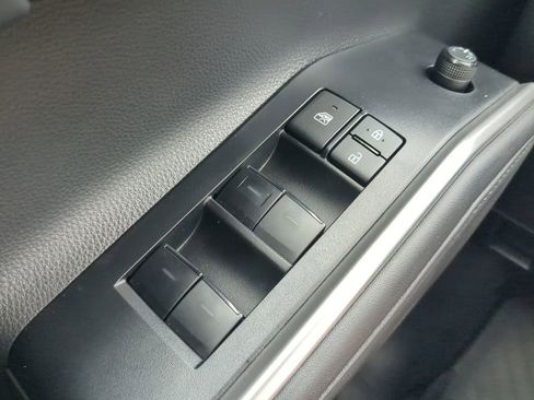 Used 2022 Toyota Highlander XLE image 28