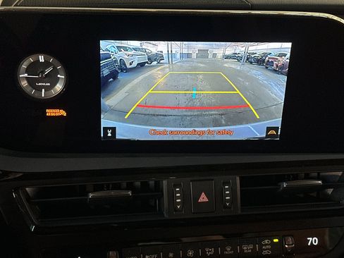 Used 2025 Lexus ES 300h w/ Premium Package FWD image 23