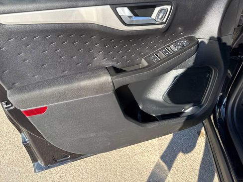 Used 2020 Ford Escape SE image 18