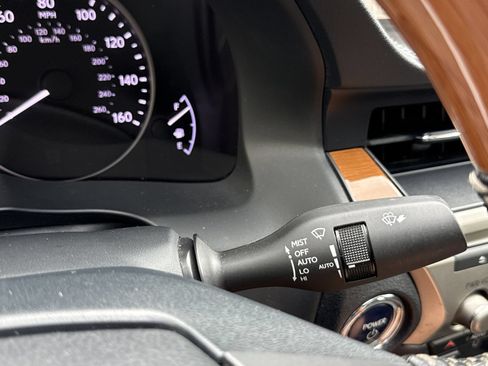 Used 2015 Lexus ES 300h w/ Navigation System Package FWD image 25