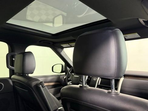 Used 2020 Land Rover Discovery HSE image 29