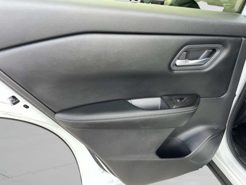 Used 2024 Nissan Rogue SV FWD image 13