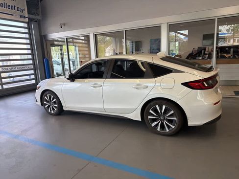 Used 2024 Honda Civic EX-L image 9