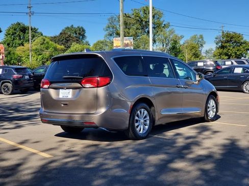 Certified 2018 Chrysler Pacifica Touring-L Plus image 2