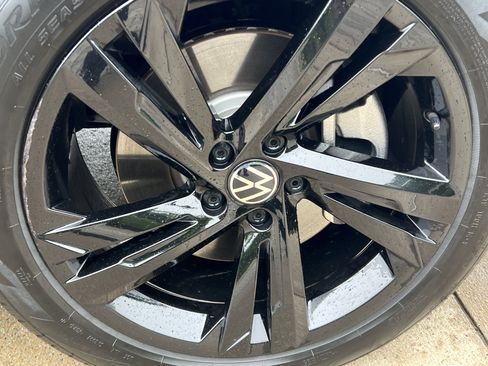 Certified 2023 Volkswagen Tiguan SE R-Line FWD image 12