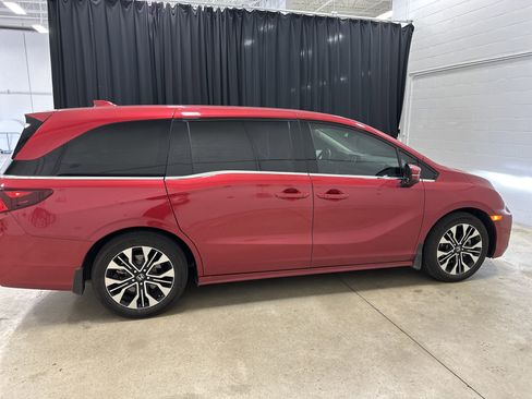 Used 2025 Honda Odyssey Elite image 12