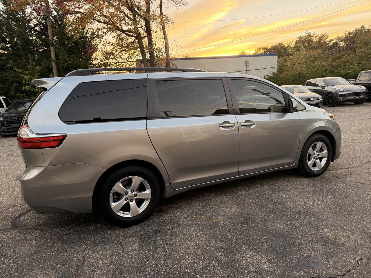 Used 2017 Toyota Sienna LE FWD image 8