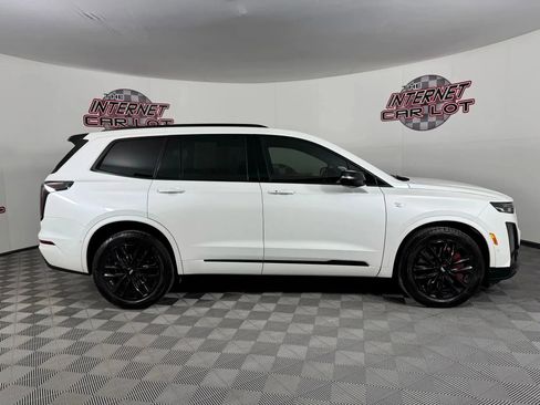 Used 2024 Cadillac XT6 Sport w/ LPO, ONYX Package image 8