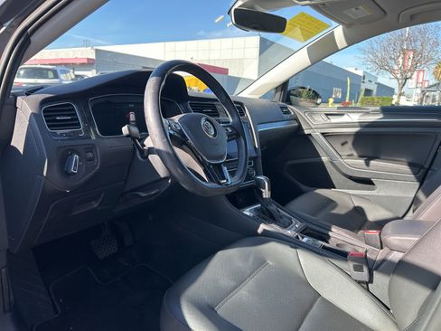 Used 2019 Volkswagen e-Golf SEL Premium image 5