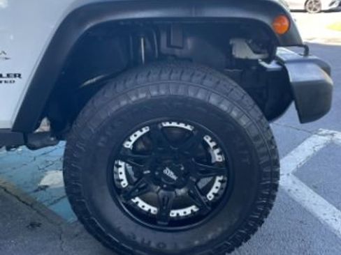 Used 2017 Jeep Wrangler Unlimited Sahara w/ Connectivity Group AWD/4WD image 34