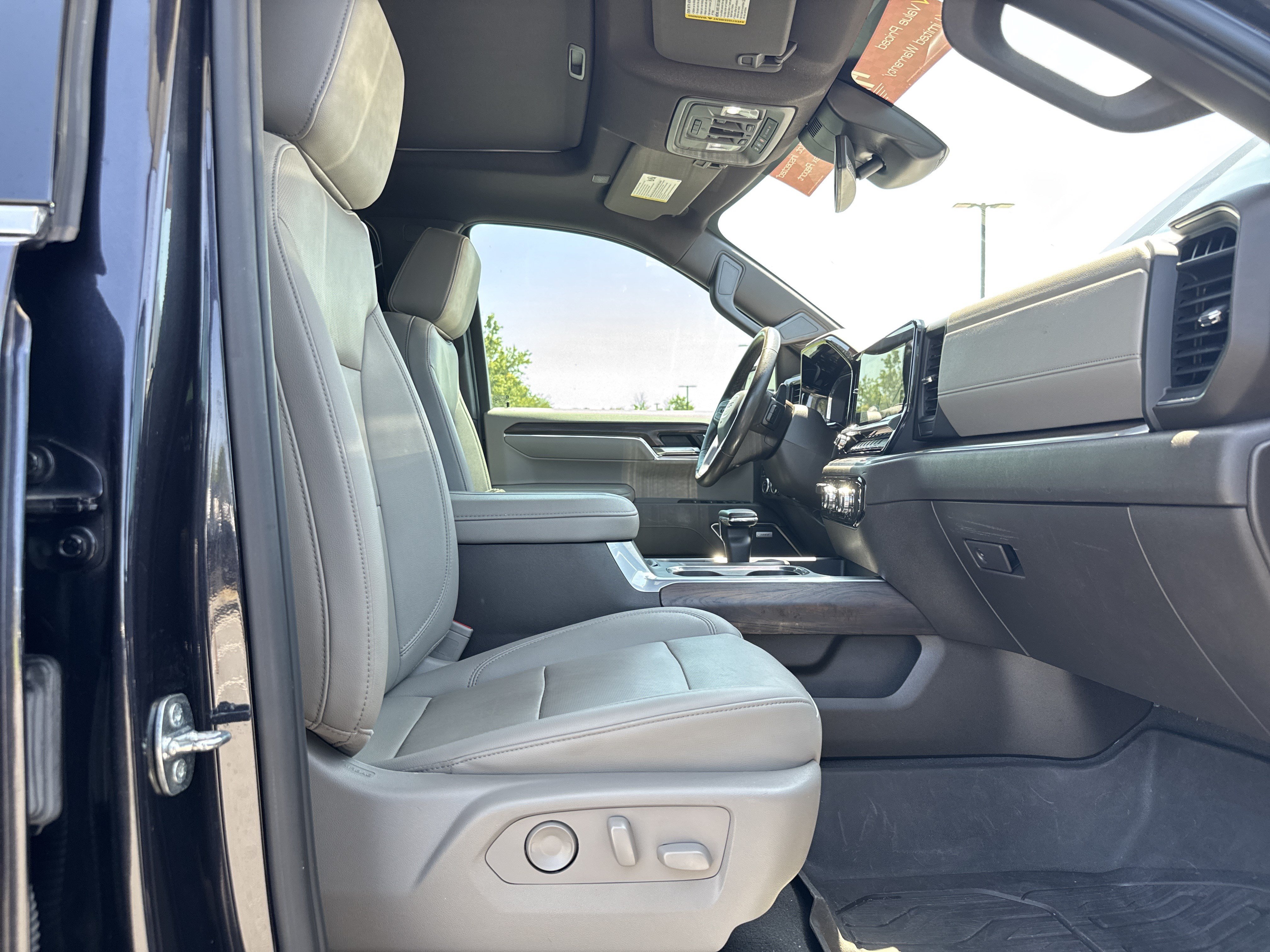Used 2022 GMC Sierra 1500 SLT w/ SLT Premium Plus Package AWD/4WD image 33