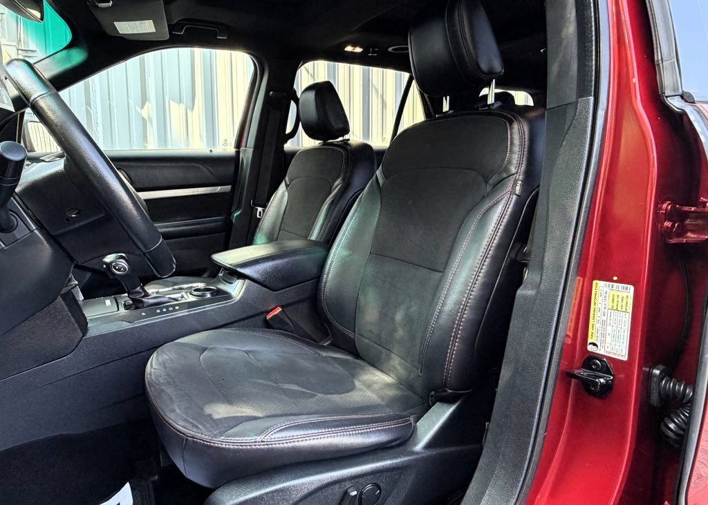 Used 2019 Ford Explorer XLT w/ Equipment Group 202A FWD image 10