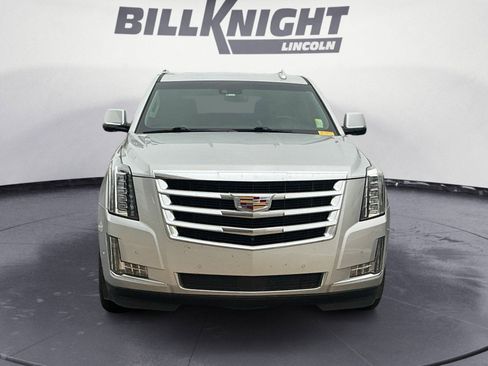 Used 2017 Cadillac Escalade Premium Luxury RWD image 8