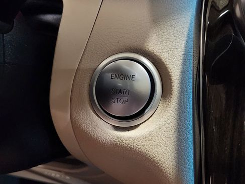 Used 2019 Mercedes-Benz GLC 300 image 40