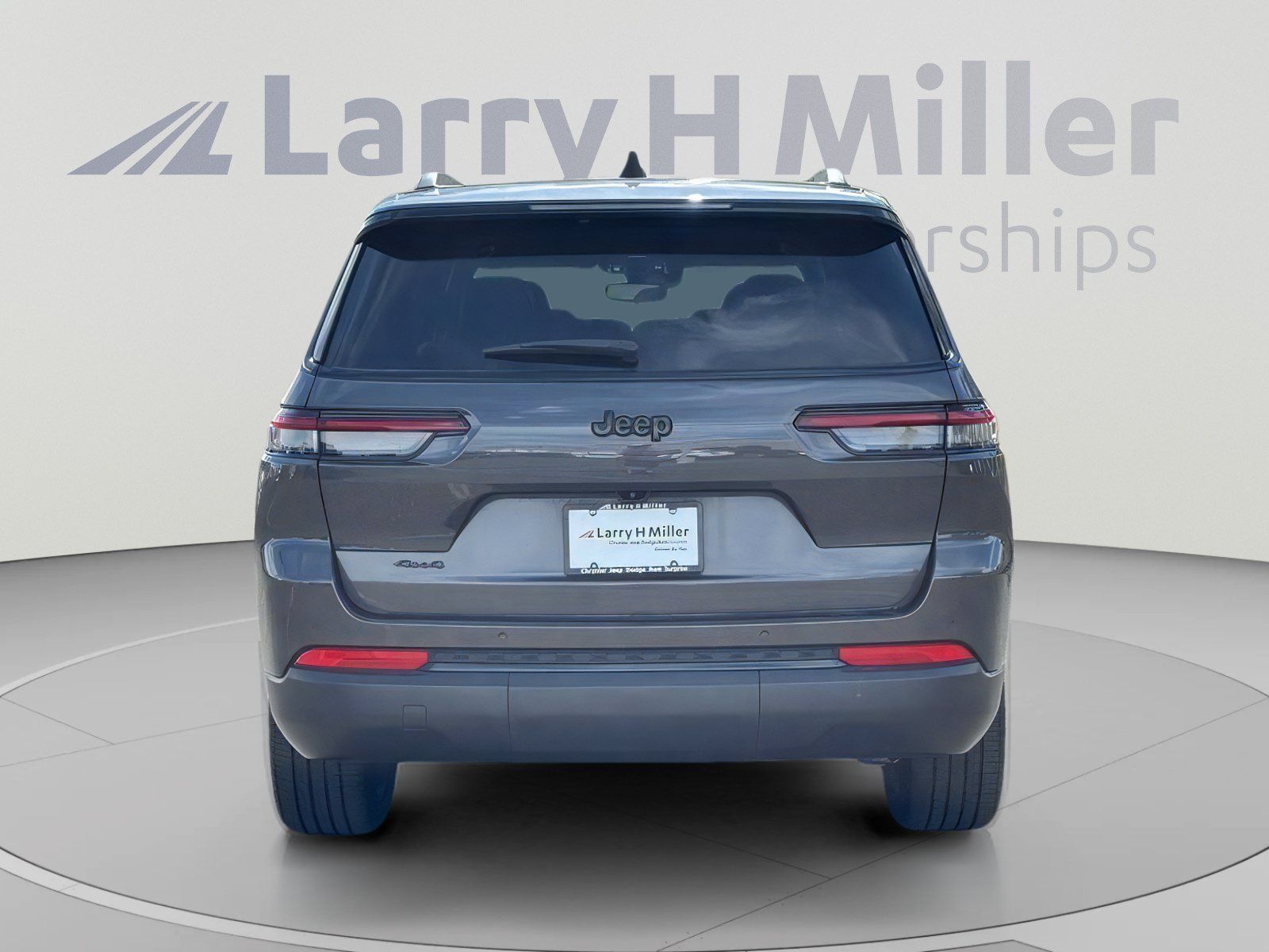 Used 2023 Jeep Grand Cherokee L Laredo AWD/4WD image 5