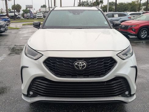 Used 2023 Toyota Highlander XSE FWD image 8