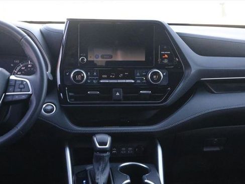 Certified 2024 Toyota Highlander XSE image 25