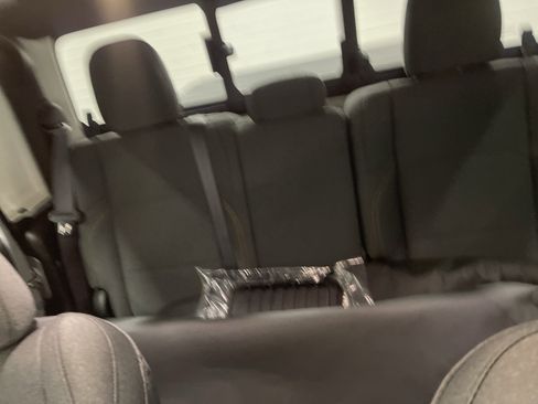 Used 2024 Jeep Gladiator Sport image 11