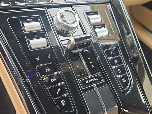 Used 2024 Aston Martin DB12 Coupe image 13