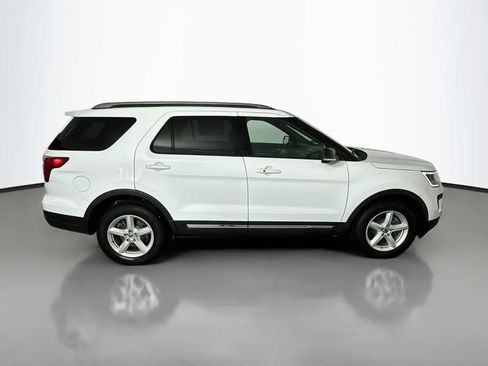 Used 2018 Ford Explorer XLT w/ Equipment Group 201A FWD image 8