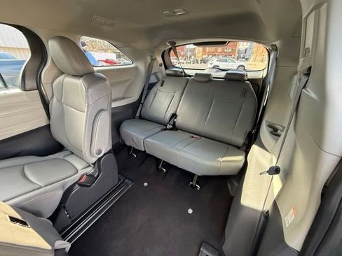 Used 2024 Toyota Sienna XLE image 12
