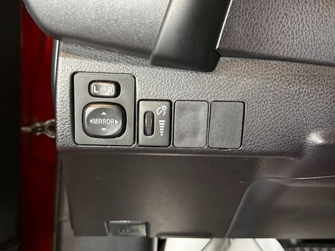 Used 2018 Toyota Corolla XLE image 18