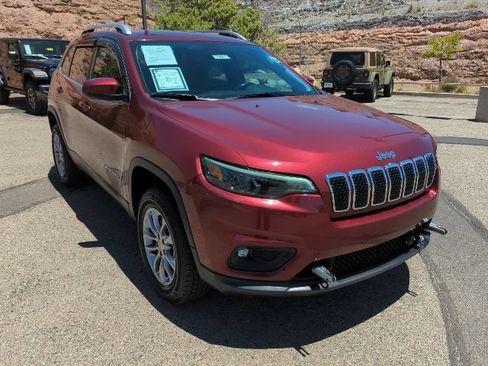 Used 2019 Jeep Cherokee Latitude Plus w/ Comfort/Convenience Group AWD/4WD image 3