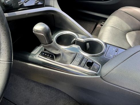Used 2020 Toyota Camry XSE FWD image 17