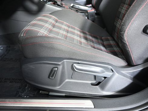 Used 2018 Volkswagen Golf 4-Door image 22