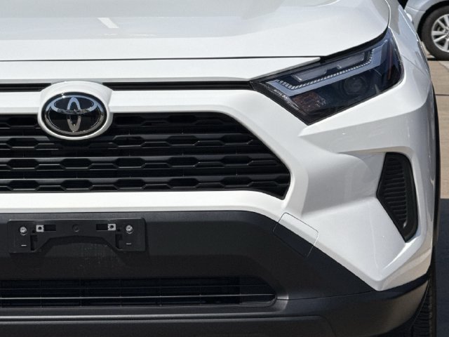 Used 2025 Toyota RAV4 LE AWD/4WD image 9